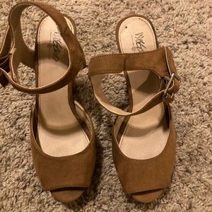 Brown suede heels-size 7